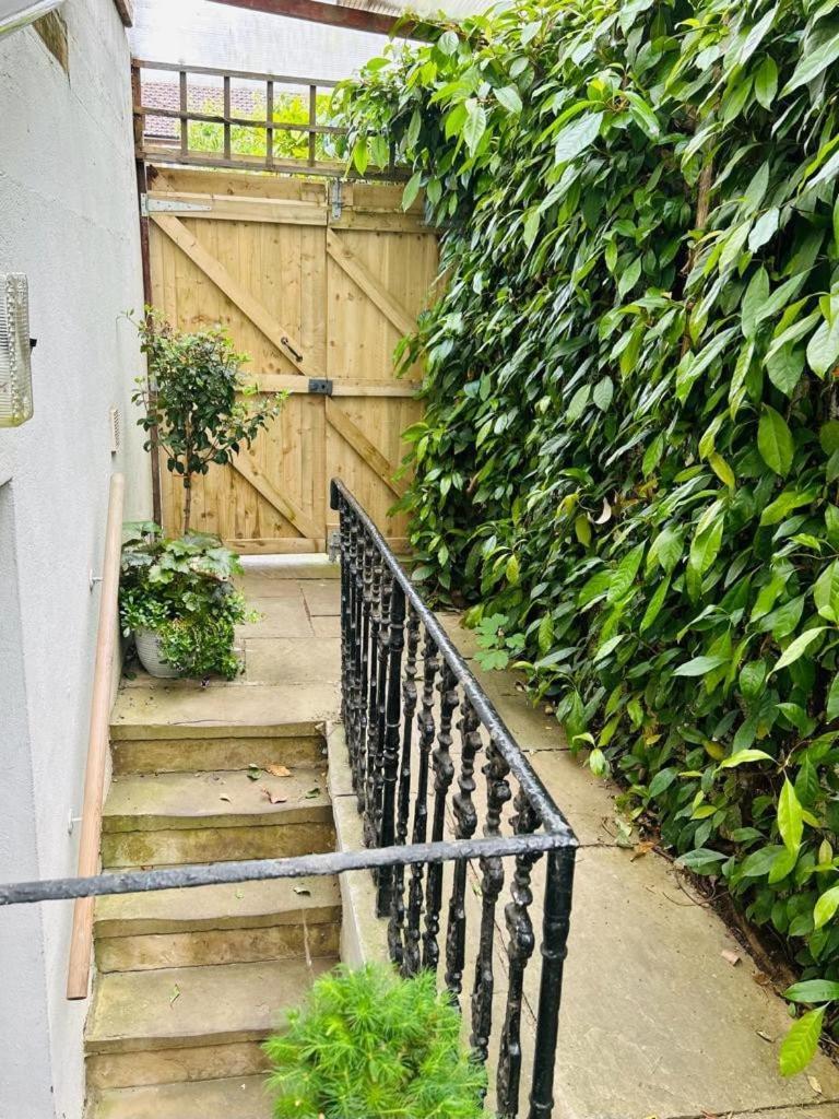 Spacious Comfortable Flat With Free Parking In East Finchley, Muswell Hill & Close To Alexandra Palace London Ngoại thất bức ảnh